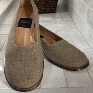 DKNY Linen flats
